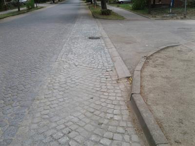 Služby města * Opravený vjezd do Bálkovy uličky