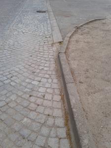 Služby města * Opravený vjezd do Bálkovy uličky