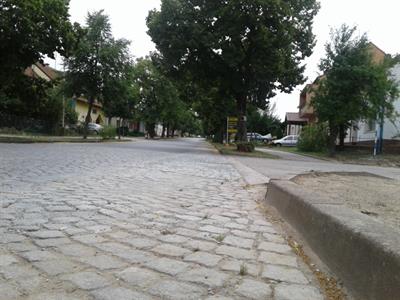 Služby města * Opravený vjezd do Bálkovy uličky