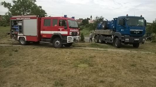 Služby města * Čištění jezírka v lesoparku
