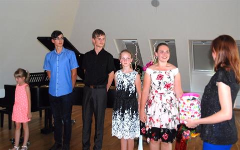 ZUŠ * Absolventský koncert Terezky Veiglové, II. stupeň ZUŠ, hra na klavír