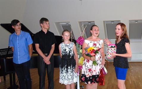 ZUŠ * Absolventský koncert Terezky Veiglové, II. stupeň ZUŠ, hra na klavír