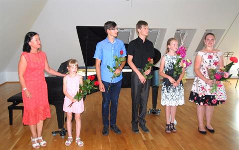 ZUŠ * Absolventský koncert Terezky Veiglové, II. stupeň ZUŠ, hra na klavír