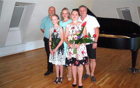 ZUŠ * Absolventský koncert Terezky Veiglové, II. stupeň ZUŠ, hra na klavír