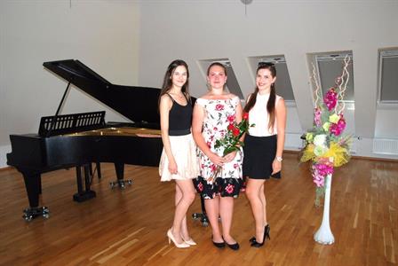 ZUŠ * Absolventský koncert Terezky Veiglové, II. stupeň ZUŠ, hra na klavír