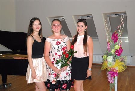 ZUŠ * Absolventský koncert Terezky Veiglové, II. stupeň ZUŠ, hra na klavír