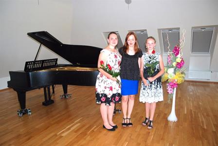 ZUŠ * Absolventský koncert Terezky Veiglové, II. stupeň ZUŠ, hra na klavír