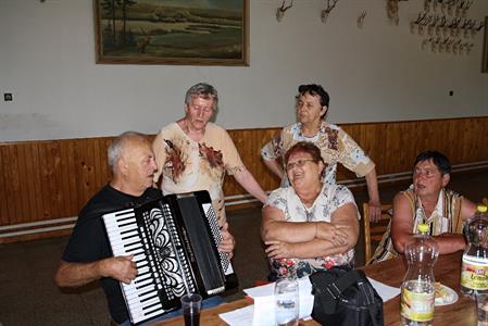 Klub důchodců * Letní grilování na myslivně