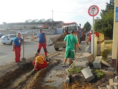 Služby města * Oprava chodníku po výměně vodovodního řadu v ulici Brněnská