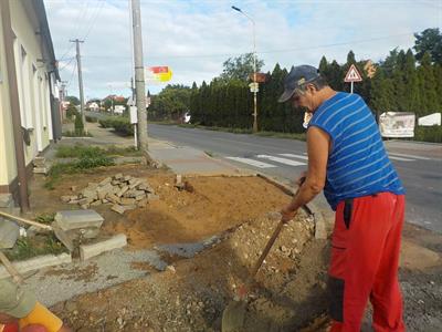 Služby města * Oprava chodníku po výměně vodovodního řadu v ulici Brněnská