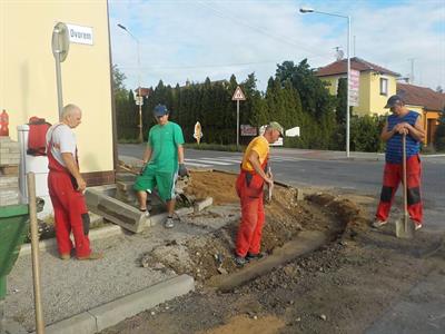 Služby města * Oprava chodníku po výměně vodovodního řadu v ulici Brněnská