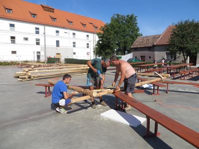 Služby města * Budování pergoly na sóle