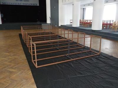 Služby města * Stoly v sokolovně prochází generální opravou