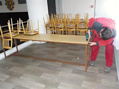 Služby města * Stoly v sokolovně prochází generální opravou