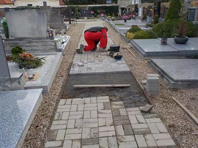 Služby města * Oprava chodníku na hřbitově