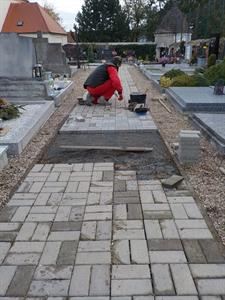 Služby města * Oprava chodníku na hřbitově