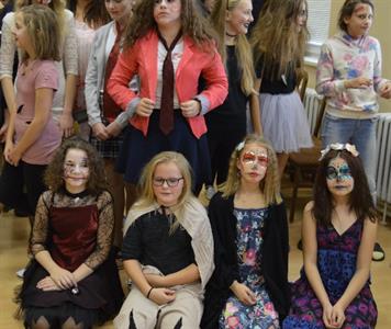 Gymnázium * Halloweenský tematický den