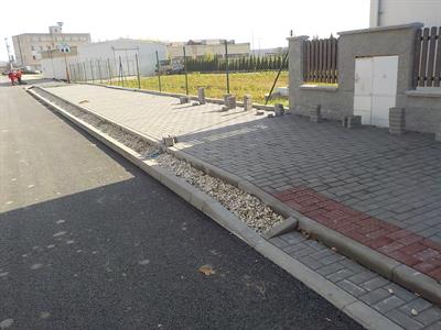 Služby města * Výsadba zeleně v ulici U Zastávky