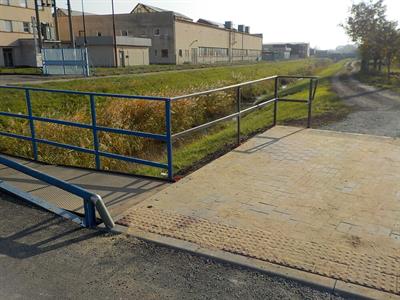 Služby města * Výsadba zeleně v ulici U Zastávky