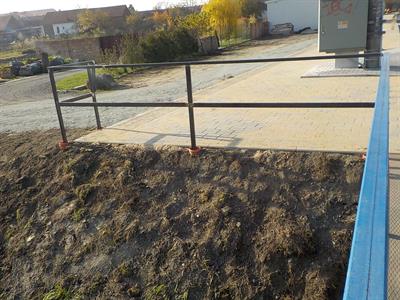 Služby města * Výsadba zeleně v ulici U Zastávky