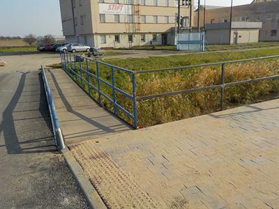 Služby města * Výsadba zeleně v ulici U Zastávky