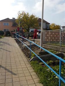 Služby města * Zkulturnění prostranství před mateřskou školou, ulice V Sadech