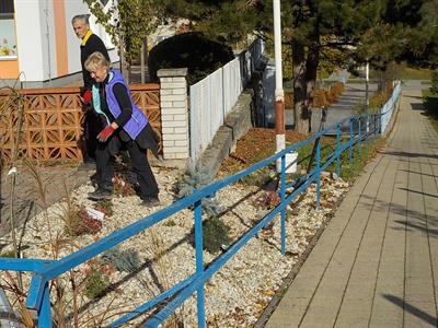 Služby města * Zkulturnění prostranství před mateřskou školou, ulice V Sadech