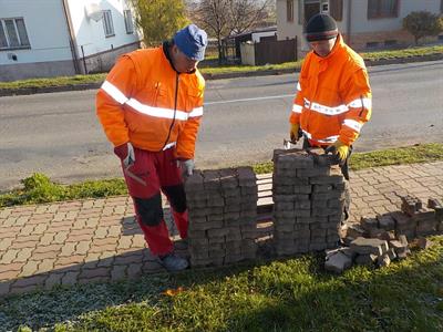 Služby města * Oprava chodníků na ulici Nádražní, bezbariérovost