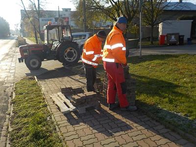 Služby města * Oprava chodníků na ulici Nádražní, bezbariérovost