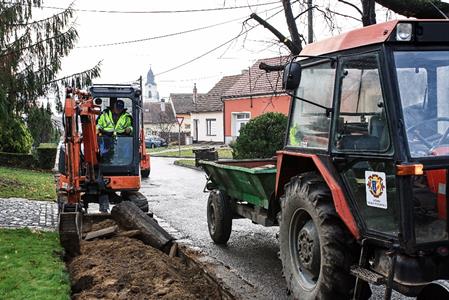 Rekonstrukce chodníku v ulici Bezručova