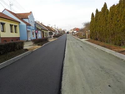 Rekonstrukce ulice Brněnská - pokládka živičného povrchu