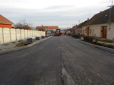 Rekonstrukce ulice Brněnská - pokládka živičného povrchu