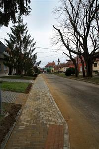 Služby města * Nový bezbariérový chodník na ulici Bezručova