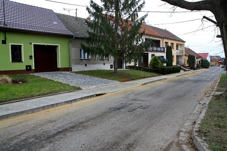 Služby města * Nový bezbariérový chodník na ulici Bezručova