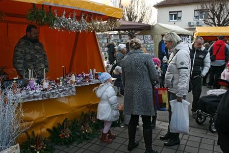 Vánoční jarmark ladil na vánoční náladu 