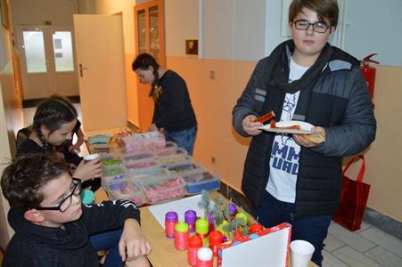 Gymnázium * Studentský vánoční jarmark a koncert v kostele