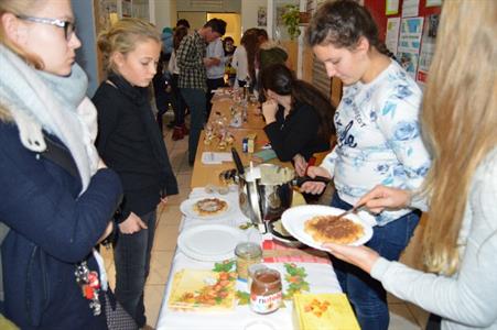 Gymnázium * Studentský vánoční jarmark a koncert v kostele