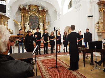 Gymnázium * Studentský vánoční jarmark a koncert v kostele