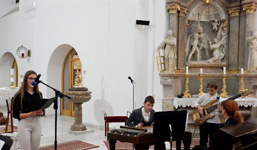 Gymnázium * Studentský vánoční jarmark a koncert v kostele