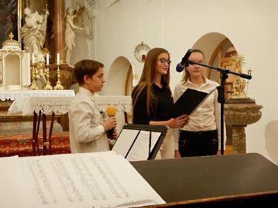 Gymnázium * Studentský vánoční jarmark a koncert v kostele