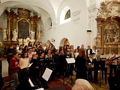 Gymnázium * Studentský vánoční jarmark a koncert v kostele