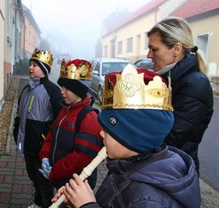 Malí koledníci prošli ulicemi města