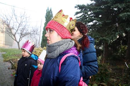 Malí koledníci prošli ulicemi města