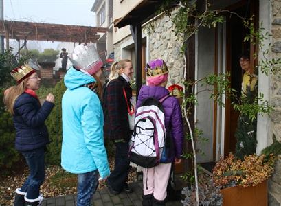 Malí koledníci prošli ulicemi města