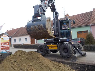 Služby města * Porucha kanalizace v ulici Dlouhá