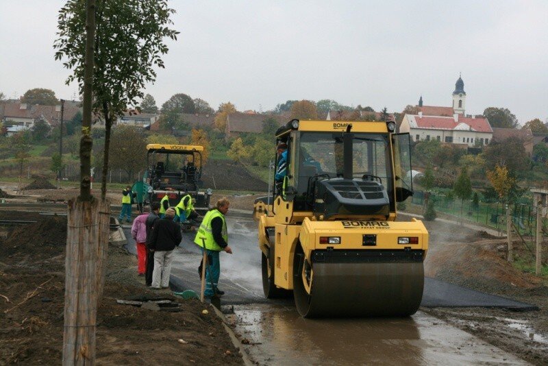 Dokončovací práce na cyklostezce Velké Pavlovice - Bořetice