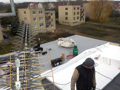 Služby města * Generální oprava střechy bytového domu na ulici Herbenova