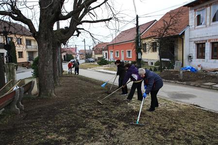 Klub důchodců * Velký jarní úklid města Velké Pavlovice