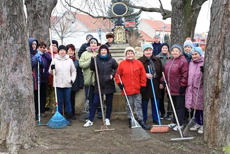 Klub důchodců * Velký jarní úklid města Velké Pavlovice