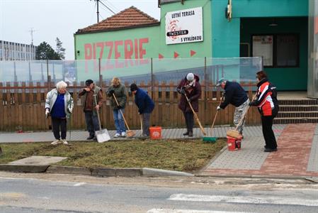 Klub důchodců * Velký jarní úklid města Velké Pavlovice